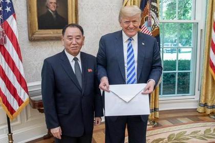 Трамп показал письмо Ким Чен Ына #Мир #Новости #Сегодня