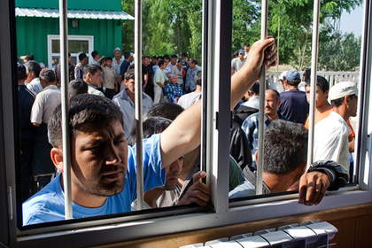 Раскрыта сумма переводов киргизских мигрантов из России #Финансы #Новости #Сегодня