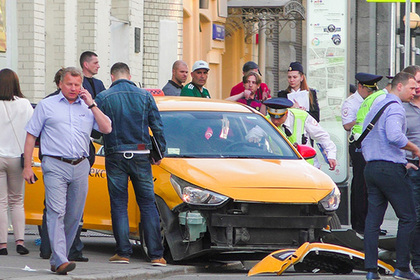 В Кремле отреагировали на ДТП с такси в центре Москвы #Россия #Новости #Сегодня