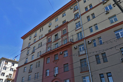 Со «сталинки» на Ленинском проспекте спилили балкон ради ЧМ-2018 #Россия #Новости #Сегодня