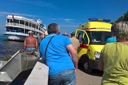 Моторная лодка протаранила причал в Перми #Россия #Новости #Сегодня