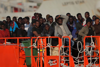 В Италии запретили спасать утопающих беженцев #Мир #Новости #Сегодня