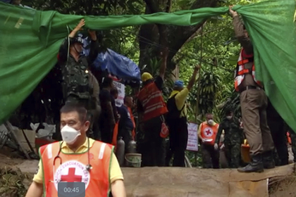 Тайские спасатели заявили о плане вызволить всех оставшихся в затопленной пещере #Мир #Новости #Сегодня