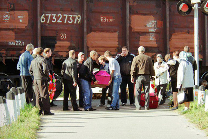 Прокуроры помогут переносящим гробы под поездами россиянам #Россия #Новости #Сегодня