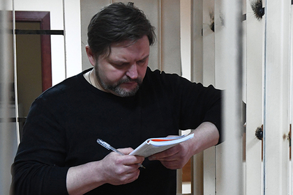 Осужденный за взятку экс-губернатор стал библиотекарем #Россия #Новости #Сегодня
