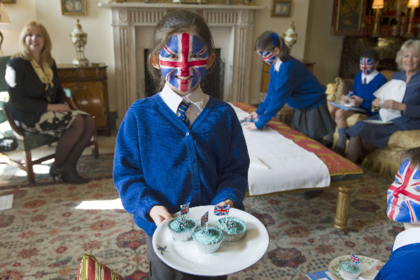 Дети российских олигархов начали покидать британские школы #Россия #Новости #Сегодня