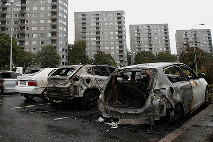 Десятки машин по непонятной причине спалили за ночь в Швеции #Мир #Новости #Сегодня