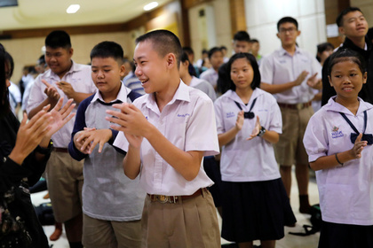 Таиландским школьникам запретили секс, поцелуи и объятия #Мир #Новости #Сегодня