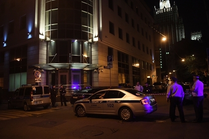 Появились подробности нападения на полицейских в центре Москвы #Россия #Новости #Сегодня