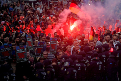 Тысячи неонацистов вышли на улицы из-за убийства немца мигрантами #Мир #Новости #Сегодня