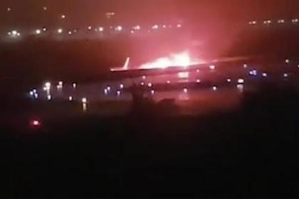 Сотрудник аэропорта умер при эвакуации пассажиров загоревшегося самолета в Сочи #Россия #Новости #Сегодня