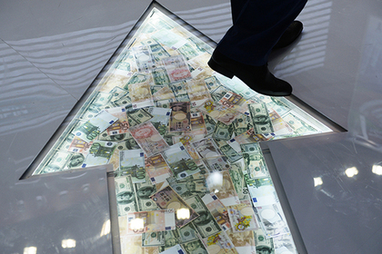 Россиянам посоветовали избавиться от долларов #Финансы #Новости #Сегодня