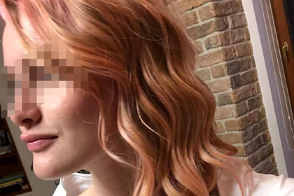 Школа наказала дочь депутата за розовые волосы и получила дело #Россия #Новости #Сегодня