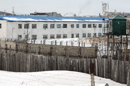Взбунтовавшиеся заключенные омской колонии пожаловались на издевательства #Россия #Новости #Сегодня