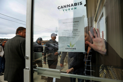 Канадцы обрушили продающие марихуану сайты в первый день ее легализации #Мир #Новости #Сегодня