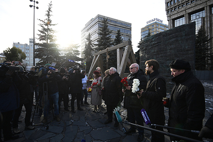 В Москве почтили память жертв политических репрессий #Россия #Новости #Сегодня