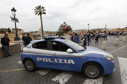 Скрывающийся итальянский мафиози захватил в заложники четырех человек #Мир #Новости #Сегодня