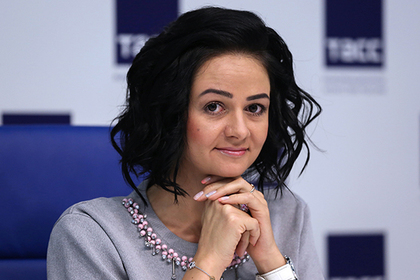 Прокол чиновницы с молодежью объяснили ее молодостью #Россия #Новости #Сегодня