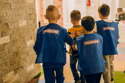 Следователи заинтересовались переодевшими детей в тюремные робы полицейскими #Россия #Новости #Сегодня