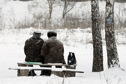 Пожилые супруги отчаялись жить на одну пенсию и попытались умереть в один день #Россия #Новости #Сегодня