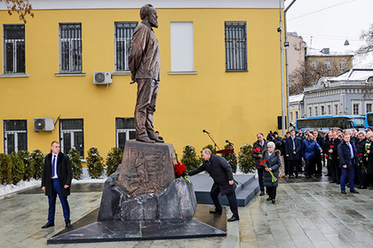 Путин открыл памятник Солженицыну #Россия #Новости #Сегодня
