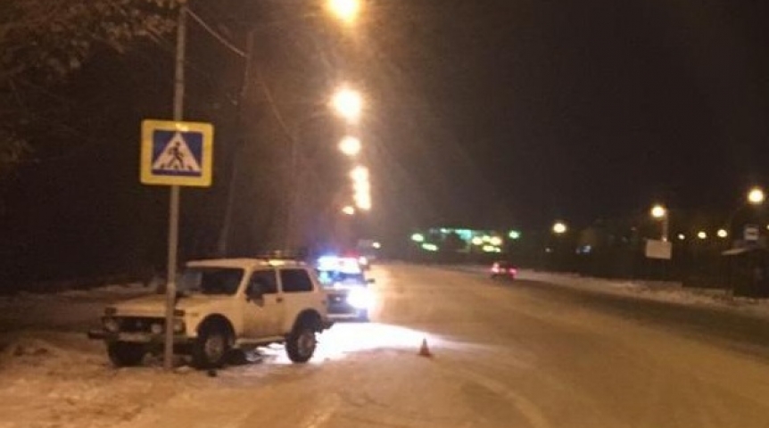 В Омске пьяный водитель без прав сбил 5-летнюю девочку на обочине и въехал в дорожный знак #Происшествия #Омск #Сегодня