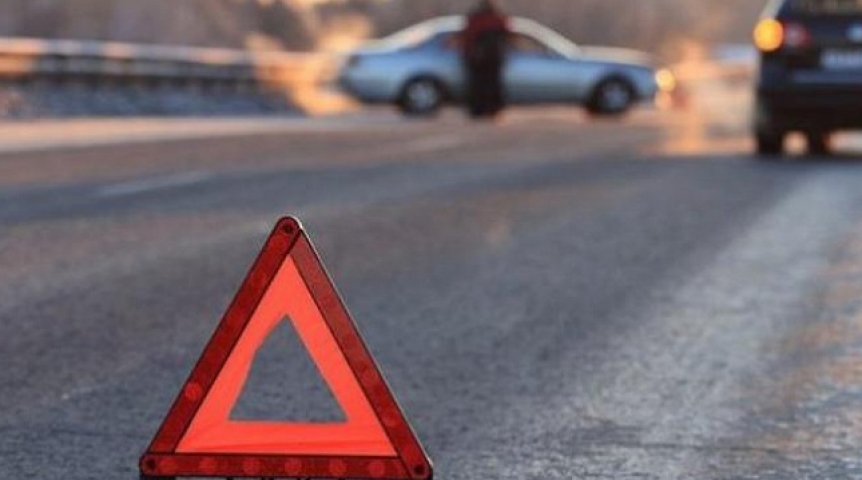В Омске ищут водителя, который сбил школьницу и умчался #Происшествия #Омск #Сегодня