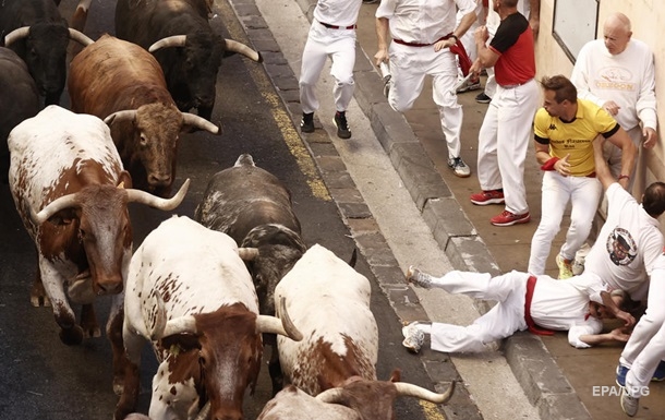 В забегах с быками в Испании ранены 22 человека