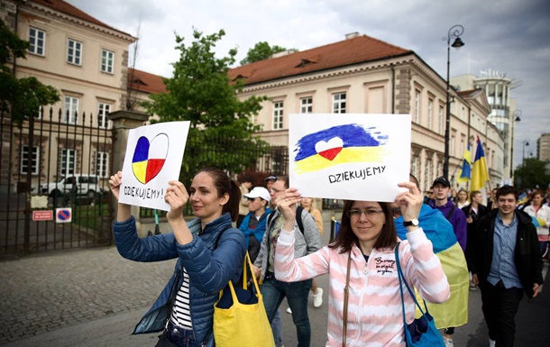 Украинцы в Варшаве провели марш благодарности польскому народу
