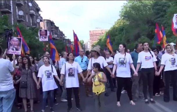 Лаврова встретили в Ереване митингом протеста