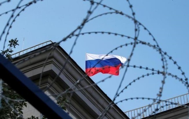 В Британии призвали выдворить посольство РФ после твита об убийстве азовцев