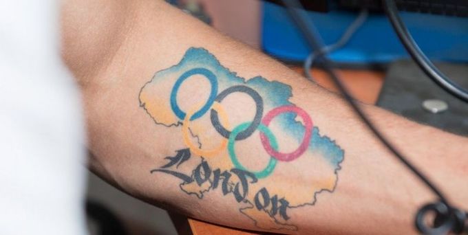 Усик продемонстрировал свою татуировку с картой Украины
