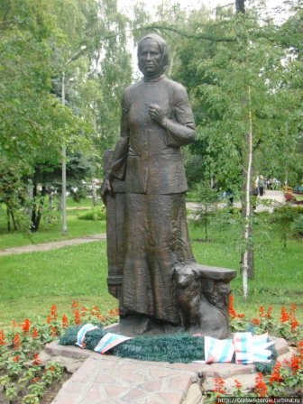 Памятник солдатской матери Анастасии Ларионовой (Омск)