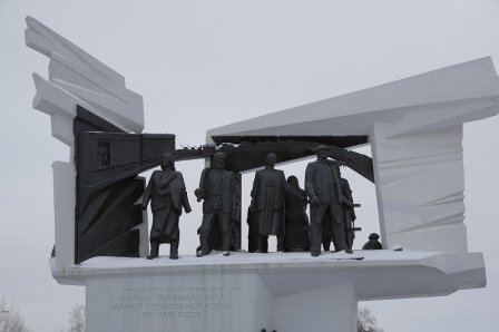 Памятник труженикам тыла (Омск)