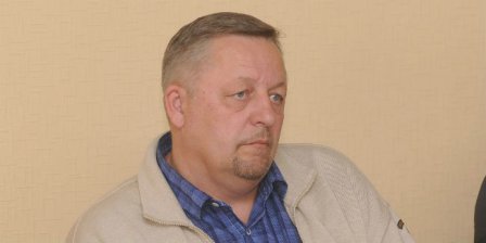 Депутата омского горсовета обвиняют в противозаконной деятельности.