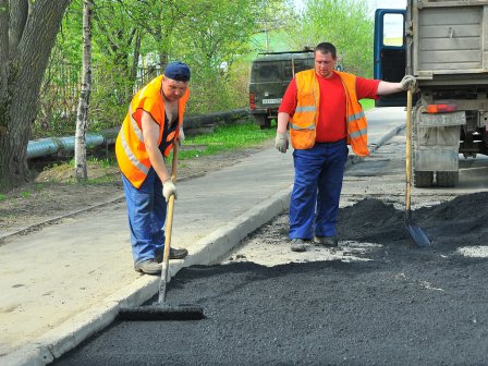 Для ремонта дорог в Омске выделят еще миллиард рублей.