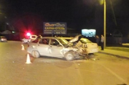 В Омске двух пешеходов отправили в больницу из-за любителя выпить за рулем.