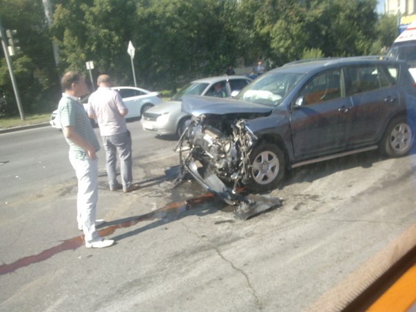 В Омске произошла серьезная автомобильная авария со смертельным исходом.