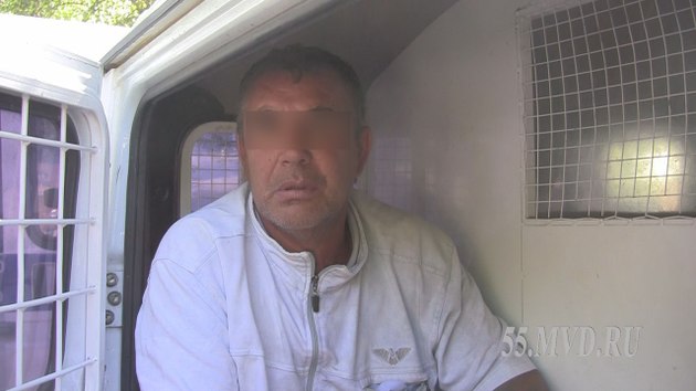 В Омске мужчина пришел с гранатой ограбить магазин на Менделеева