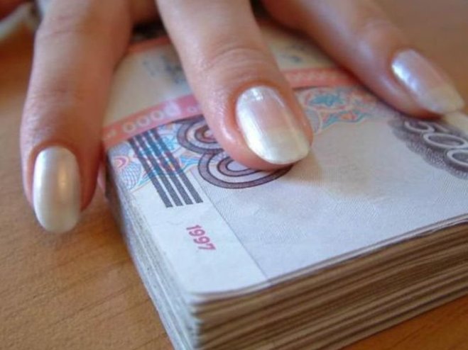 Две омичек сняли порчу с пенсионерки за 750 000 рублей и золотые украшения