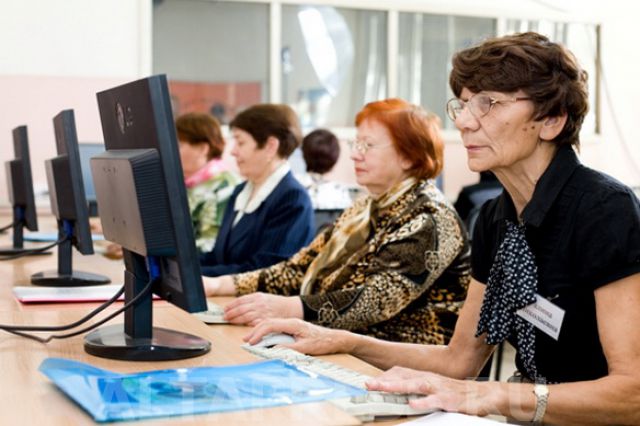В Омске пенсионеры начали поступать в университеты