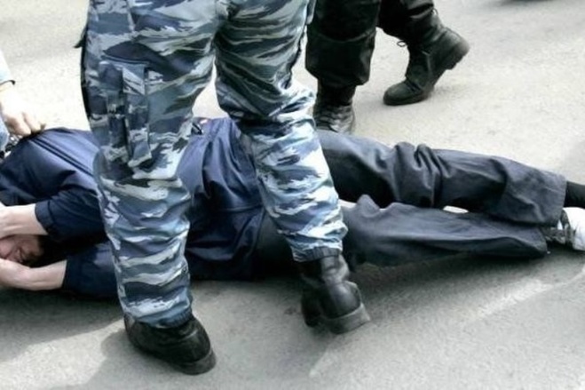 СМИ: полицейские в Калачинске избили и ограбили жителя Новосибирска