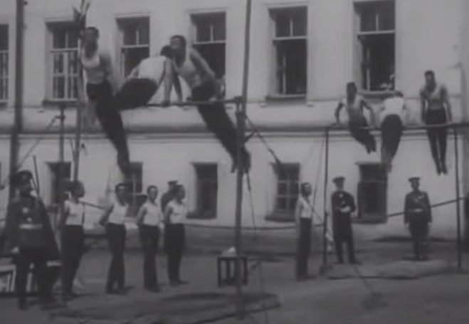 Опубликовано уникальное дореволюционное видео – омские кадеты выполняют гимнастические упражнения