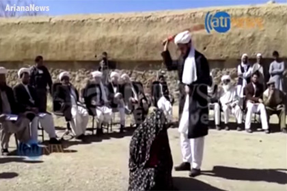 В Афганистане пару за адюльтер приговорили к 100 ударам плетью
