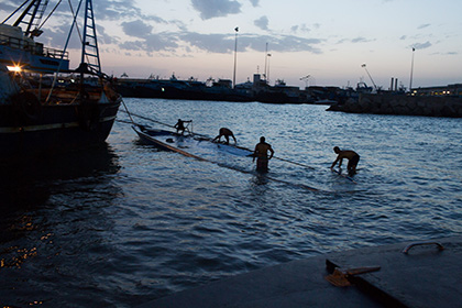 У побережья Малайзии перевернулась лодка с сотней мигрантов