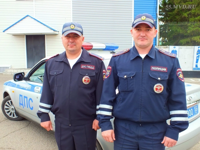 В Омске наградят инспекторов ДПС, которые потушили бензовоз В Омске наградят инспекторов ДПС, которые потушили бензовоз