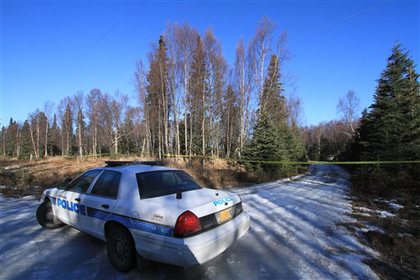 Жительница Аляски угнала полицейскую машину с сидевшим внутри мужем