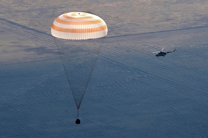 В Казахстане успешно приземлилась капсула с экипажем МКС