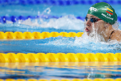 Олимпийская чемпионка по плаванию сломала руку