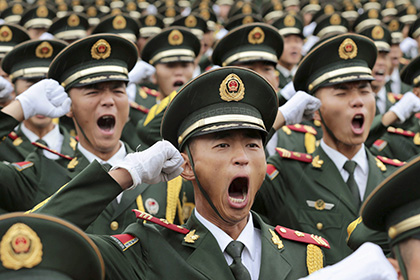 Китайские солдаты попытаются завоевать доверие уйгуров песнями и плясками